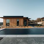 Oakstone Lodge- Avec Jacuzzi Piscine Et Sauna Casa vacanze Houyet