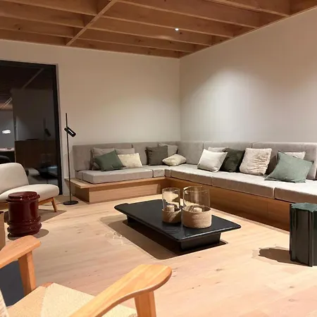 Oakstone Lodge- Avec Jacuzzi Piscine Et Sauna Holiday home Houyet