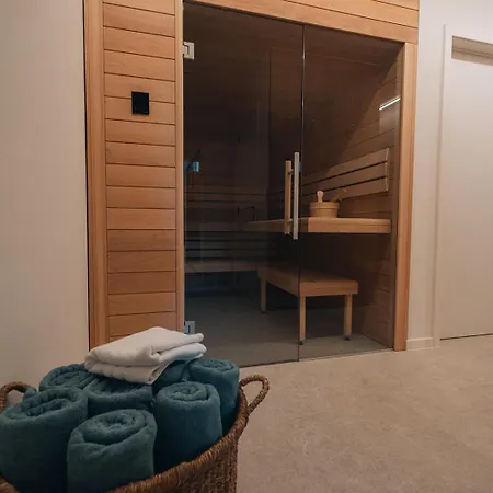 Oakstone Lodge- Avec Jacuzzi Piscine Et Sauna Дом отдыха