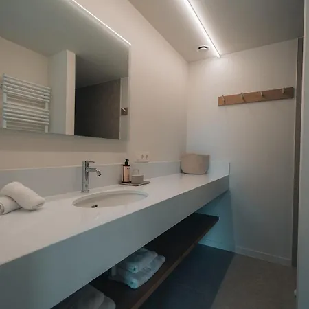 Oakstone Lodge- Avec Jacuzzi Piscine Et Sauna * Houyet