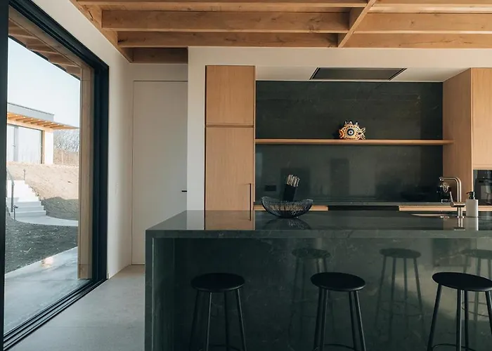 Oakstone Lodge- Avec Jacuzzi Piscine Et Sauna * Houyet