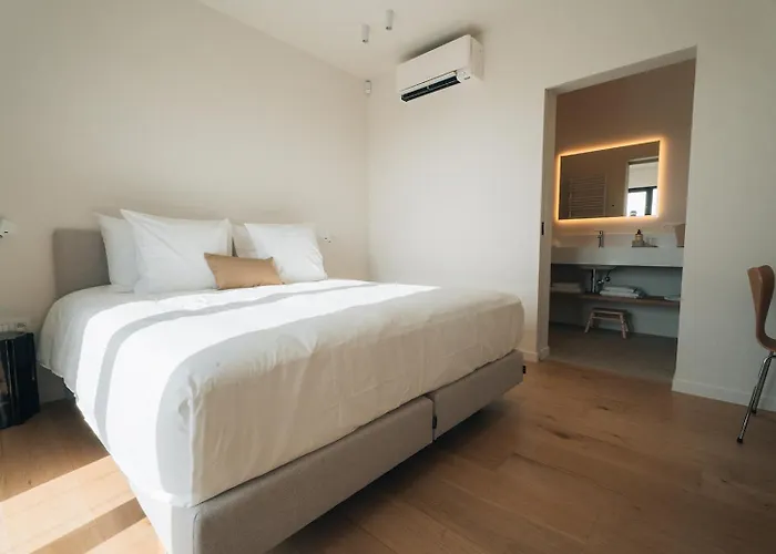 Oakstone Lodge- Avec Jacuzzi Piscine Et Sauna Houyet