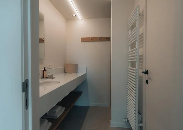 Oakstone Lodge- Avec Jacuzzi Piscine Et Sauna Holiday home Houyet